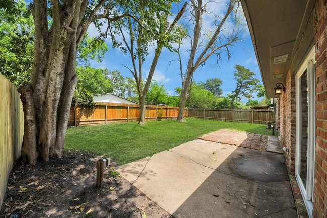 Building Photo - 6034 John Dreaper Dr