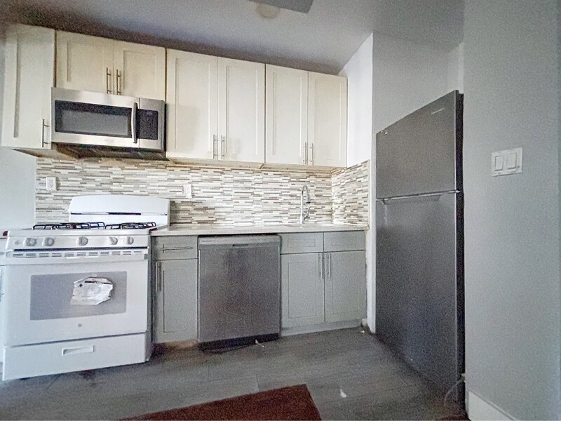 Building Photo - 594 Union Ave