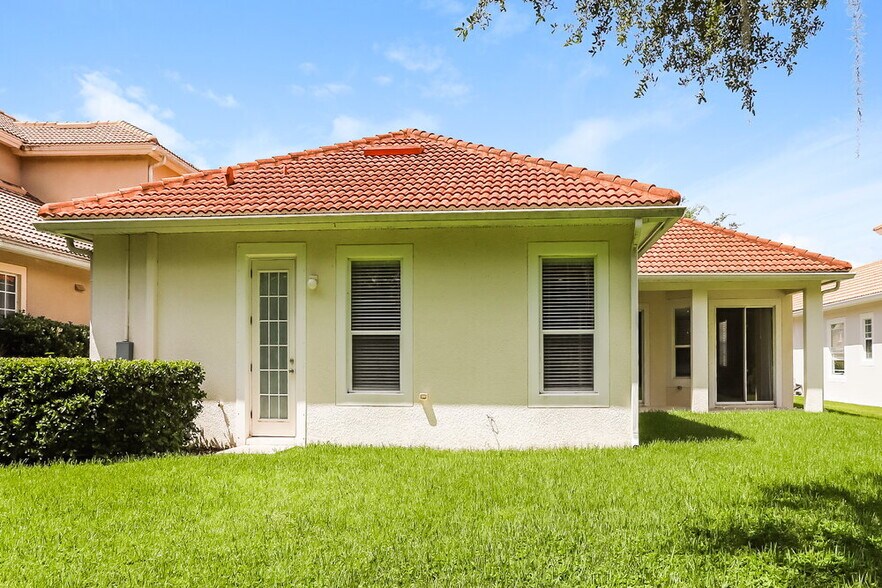 Building Photo - 8229 Santa Rosa Ct