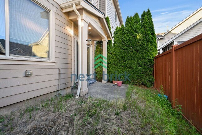 Building Photo - Charming 3-Bed, 2.5-Bath Haven with 1997 Sq Ft in Renton, WA!