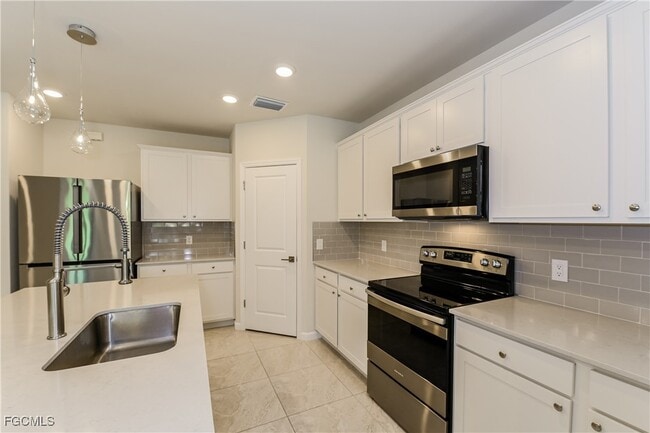 Building Photo - 10820 Firebush Cir