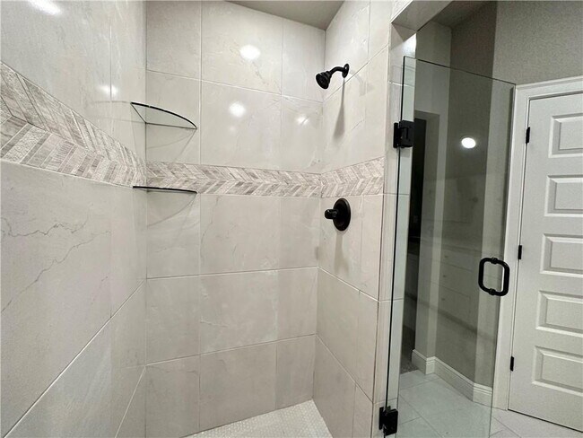 Building Photo - "Charming Fayetteville Home: 3 Bed, 3 Bath, 1709 Sq Ft with Granite & Hardwood Elegance!"