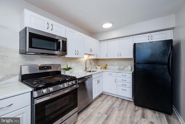 Building Photo - 2912 State Hill Rd