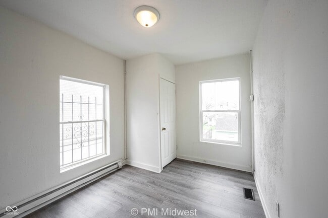 Building Photo - 238 N Beville Ave