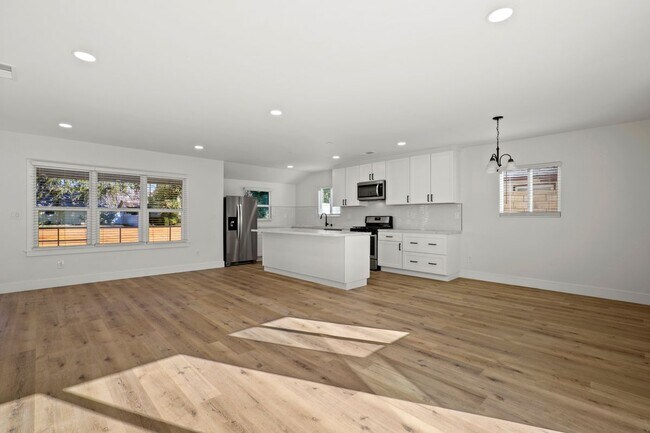 Building Photo - 17434 Saticoy St