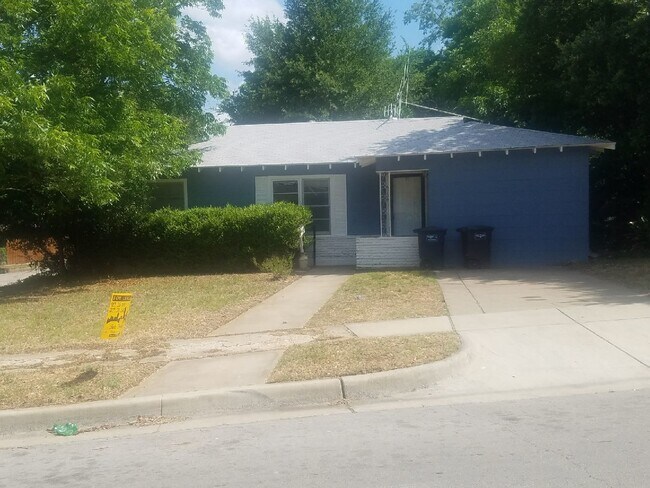 Primary Photo - Single-family home Located in East Handley...