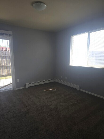Building Photo - 395 Sunnyside Ct