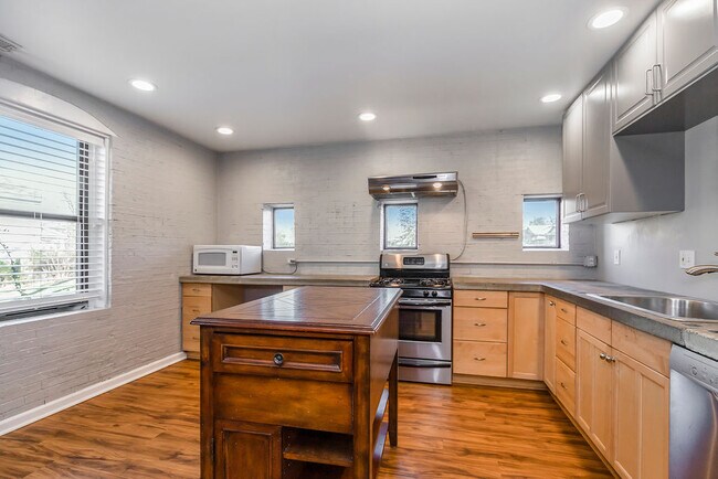 Kitchen - 1216 E Armour Blvd