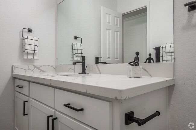 Building Photo - Get $500 Off on a Spacious 2/2 Apt!