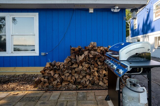 Building Photo - 39259 N Jackson Dr