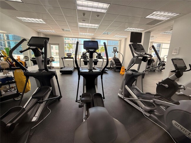 Building Photo - 1200 Brickell Bay Dr