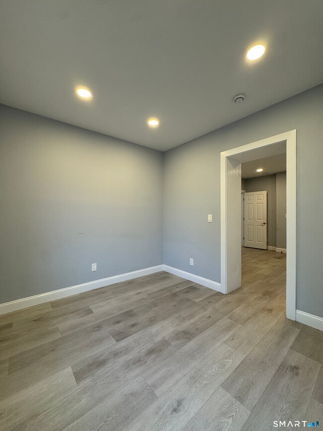 Building Photo - 40 Clarks Hill Ave