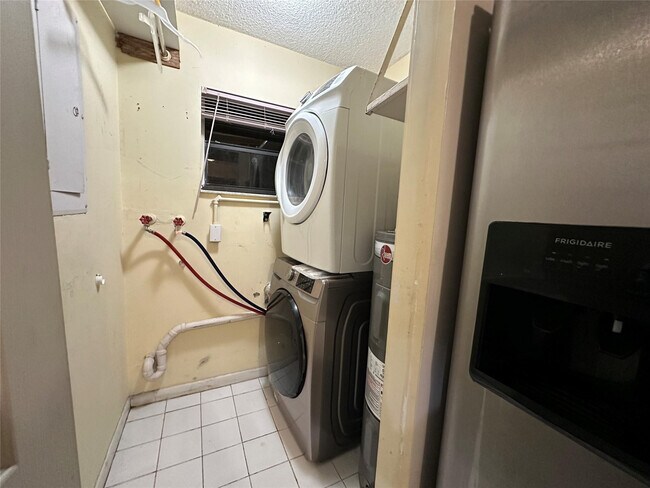 Building Photo - 6630 Racquet Club Dr