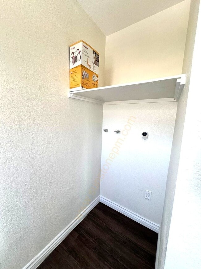 Building Photo - 728 E Grand Ave