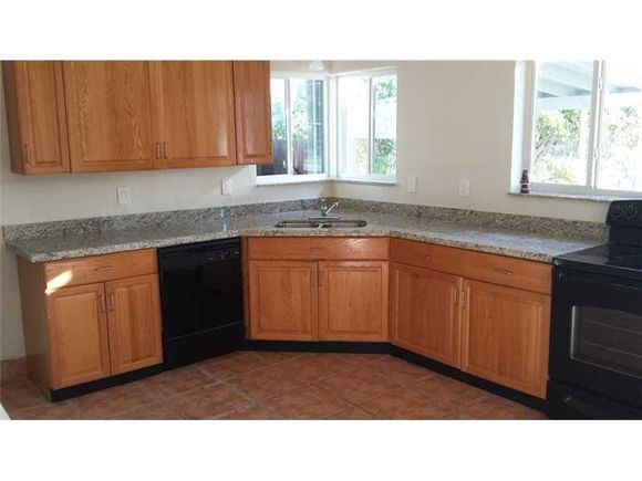 Building Photo - 20322 NE 14th Ct