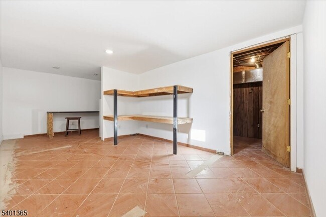 Building Photo - 274 Crawford Terrace