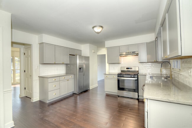 Building Photo - 2309 Sudbury Ln