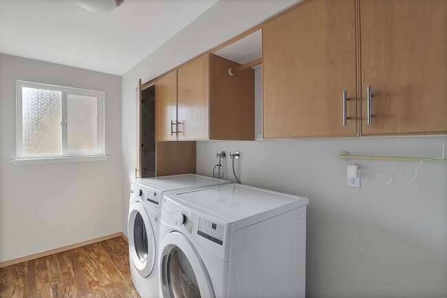 Building Photo - 3 Bed 2 Bath - One Story - Dog Per Approva...