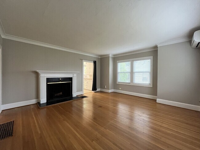 Building Photo - Charming 4-Bedroom Portland Home with Spac...