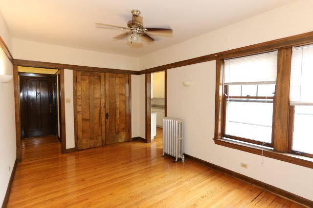 Building Photo - 819 W Waveland Ave