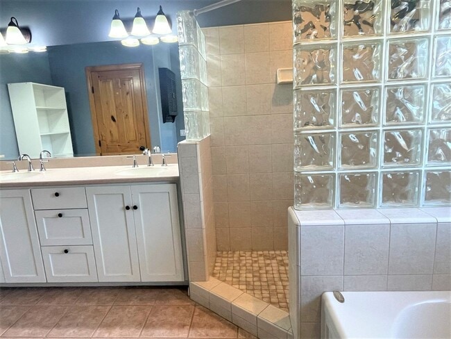 Building Photo - Views Galore from this Harbison Canyon Home!
