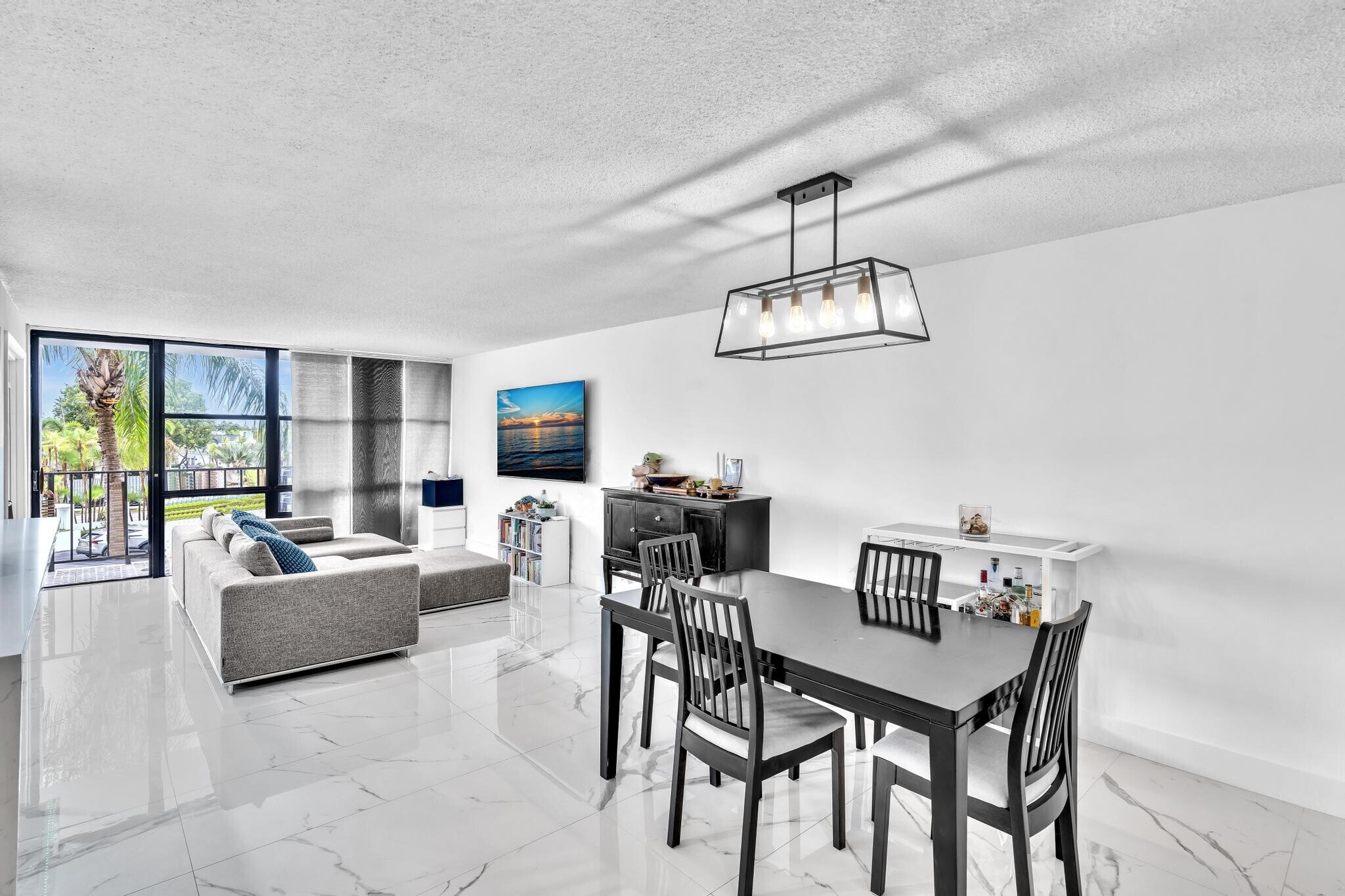 Building Photo - 1000 Parkview Dr