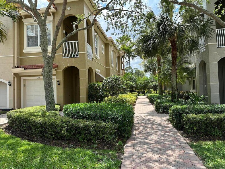 Building Photo - 4951 Bonsai Cir