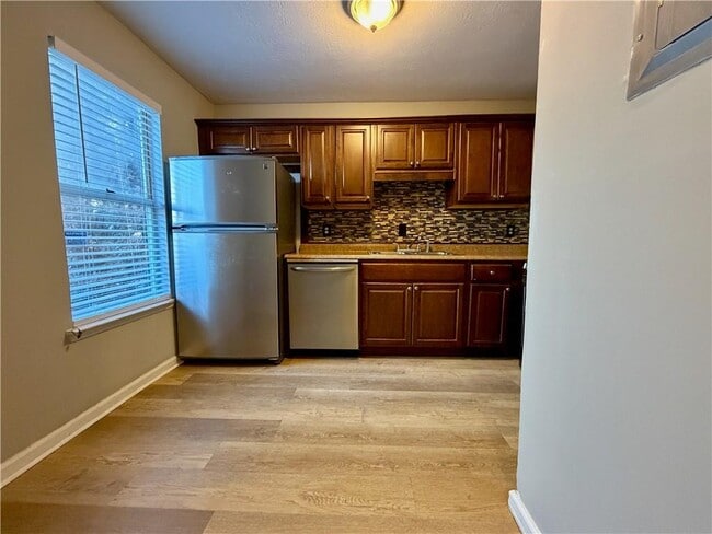 Building Photo - 1911 Shenandoah Valley Ln SE