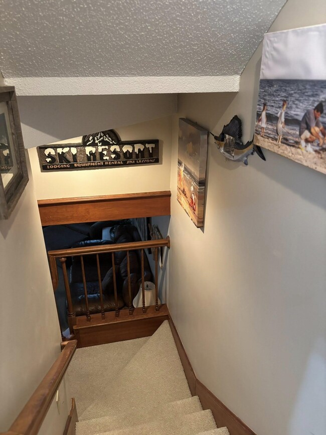 Building Photo - 6A Crestview Ln