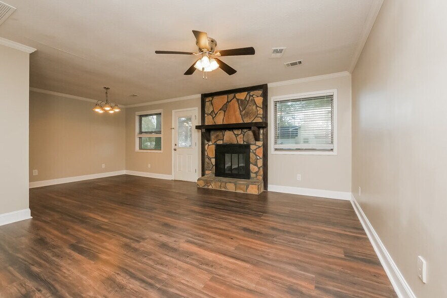 Building Photo - 9346 Woodknoll Way