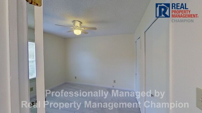 Building Photo - Charming Water Front Home with Private Dock