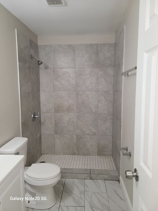 Building Photo - FOR RENT!! CUTE AND CHARMING 2 BEDROOM 1 B...