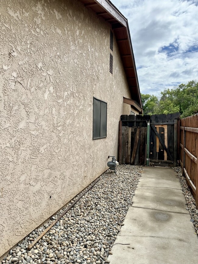 Building Photo - 1313 E Millard Way