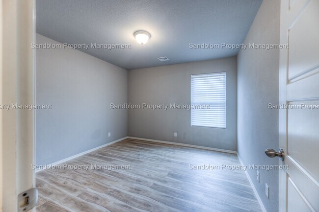 Building Photo - FOR LEASE | Jenks | $1900 Rent + $1900 Dep...