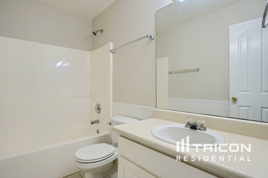 Building Photo - 1374 Lake Dow Rd