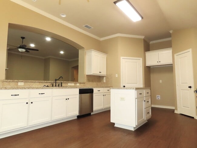 Building Photo - Coming Soon!! Lindale, Gorgeous 4 Bedroom, 2 Bath Home!