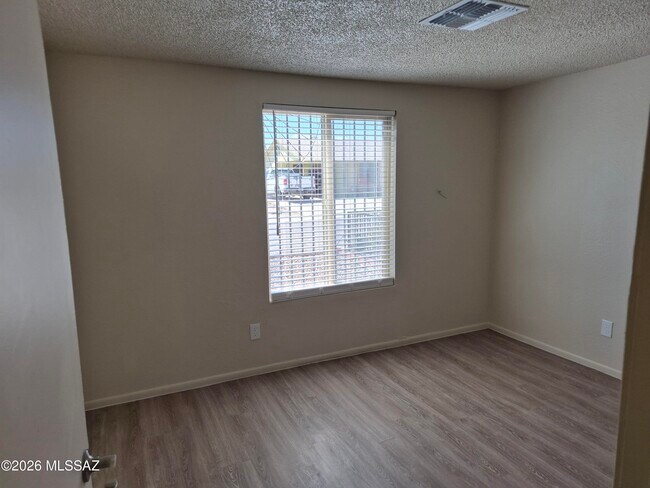 Building Photo - 2530 W Vereda De Gente