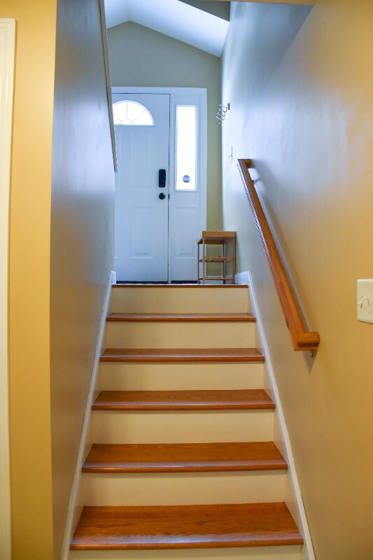 Building Photo - 588 6th Ave