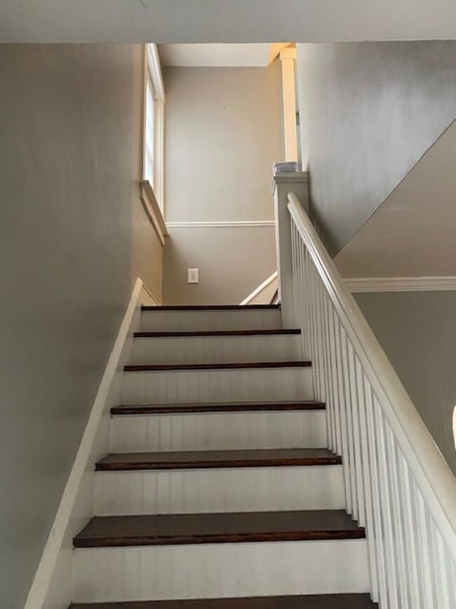 Building Photo - Welcome to 209 Amherst! Charming single-family home located in Wilson School district