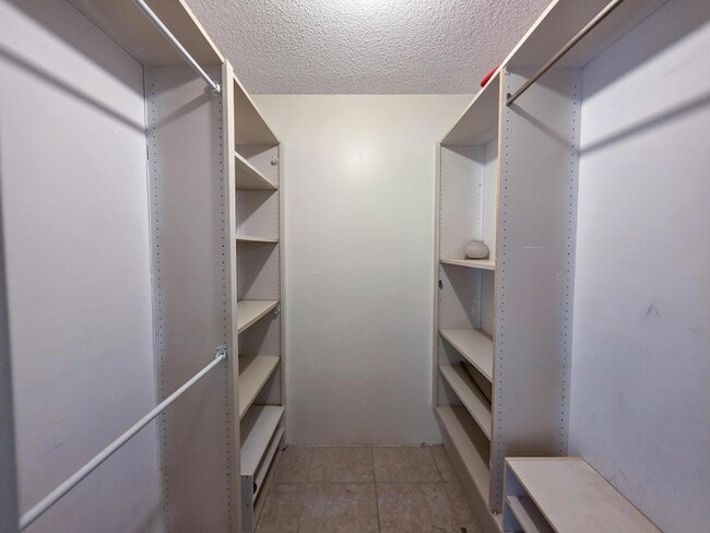 Building Photo - 832 Blue Ridge Cir