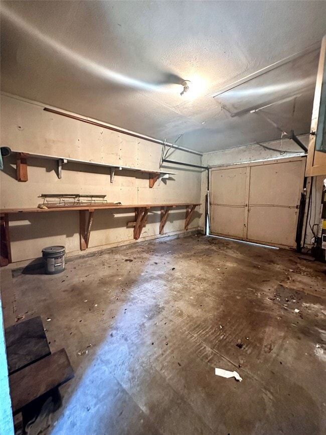 Building Photo - 5210 Stuyvesant Ln