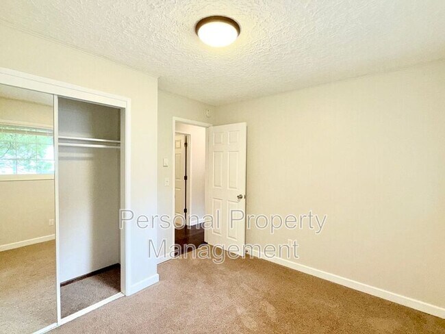 Building Photo - 3217 NE 129th Ave