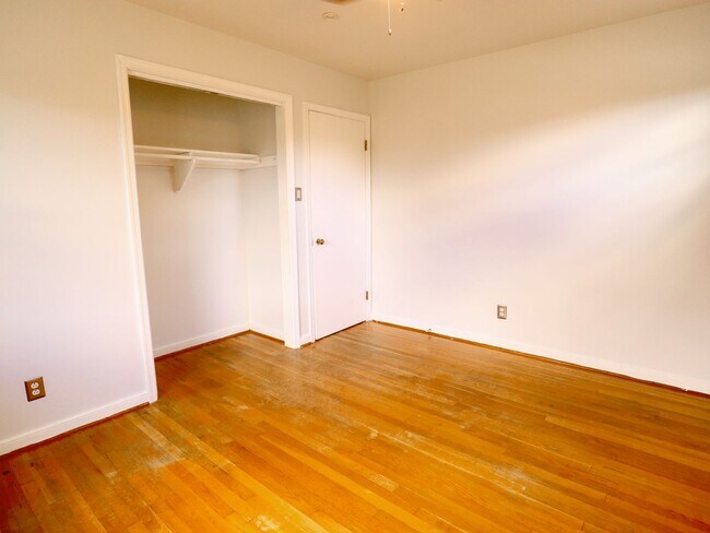 Building Photo - Move-In Ready 3 Bed/1 Bath Rancher | Spaci...