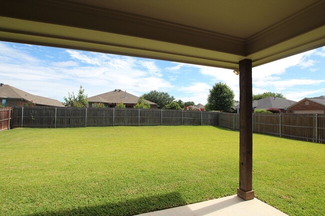 Building Photo - Beautiful 3 Bedroom 2 Bath Coming Soon in ...