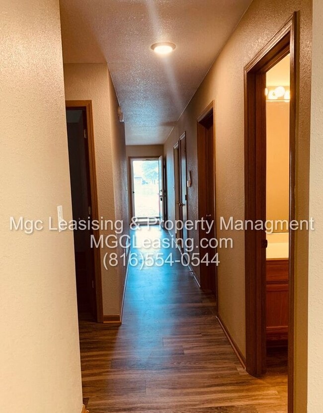Building Photo - Grain Valley Ranch Duplex: Available September 1st