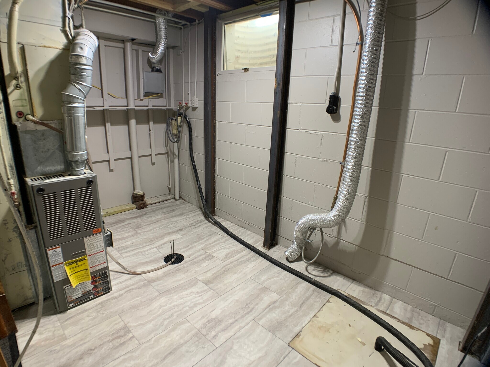 Building Photo - 211 Wedgewood Dr