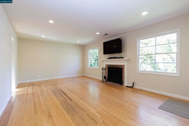 Building Photo - 409 Soule Ave