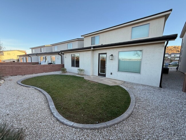Building Photo - Single Family Home in Desert Canyons - Dogs Allowed
