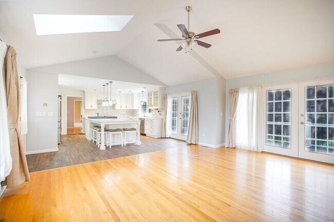 Building Photo - 14 Horseshoe Ln