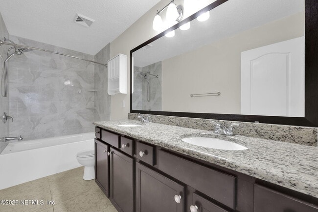 Building Photo - 452 Walnut Dr